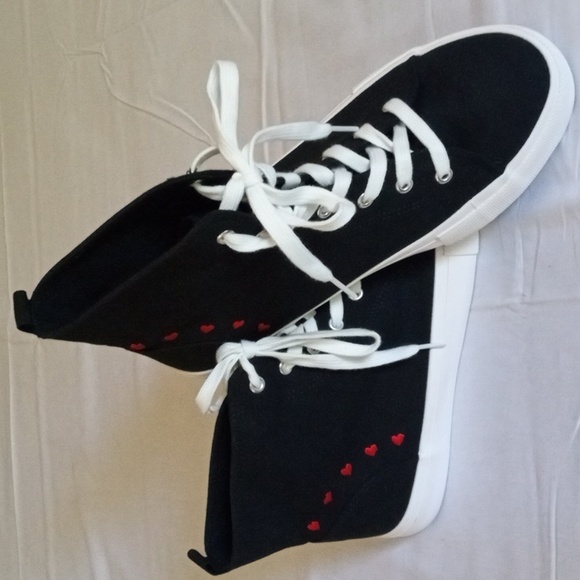 Torrid heart high tops size 12WW - Picture 1 of 8